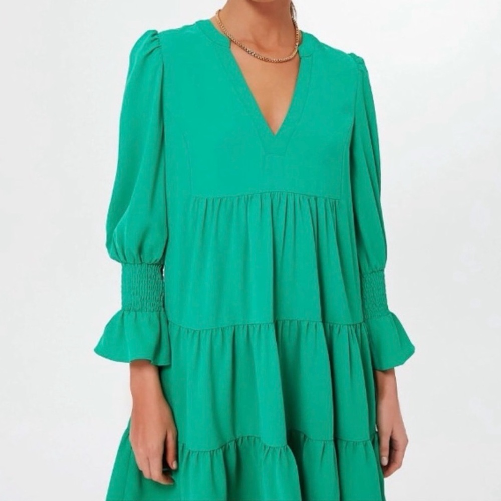 Pomander Place Emerald Green V-Neck Tiered Long Sleeve Dress